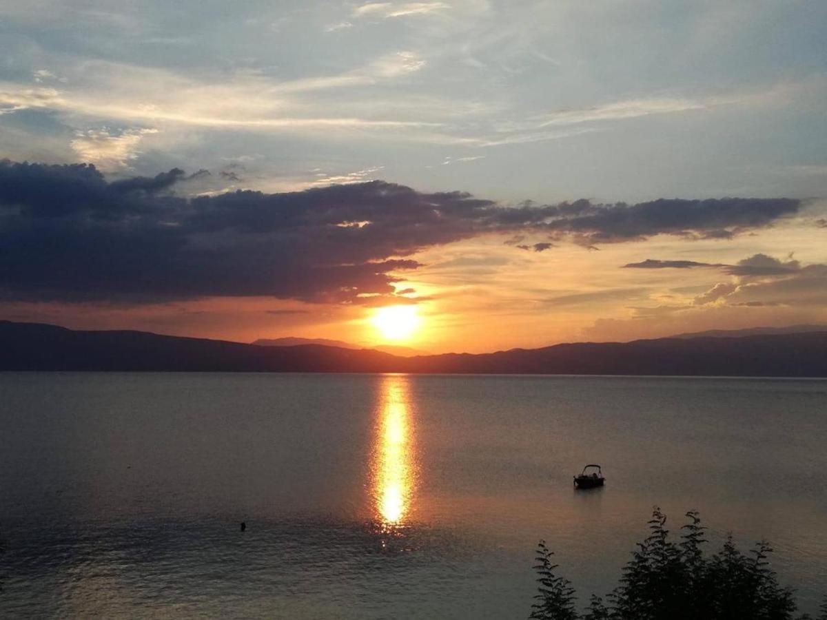 Villa Lakeview Paradise Peštani Екстериор снимка