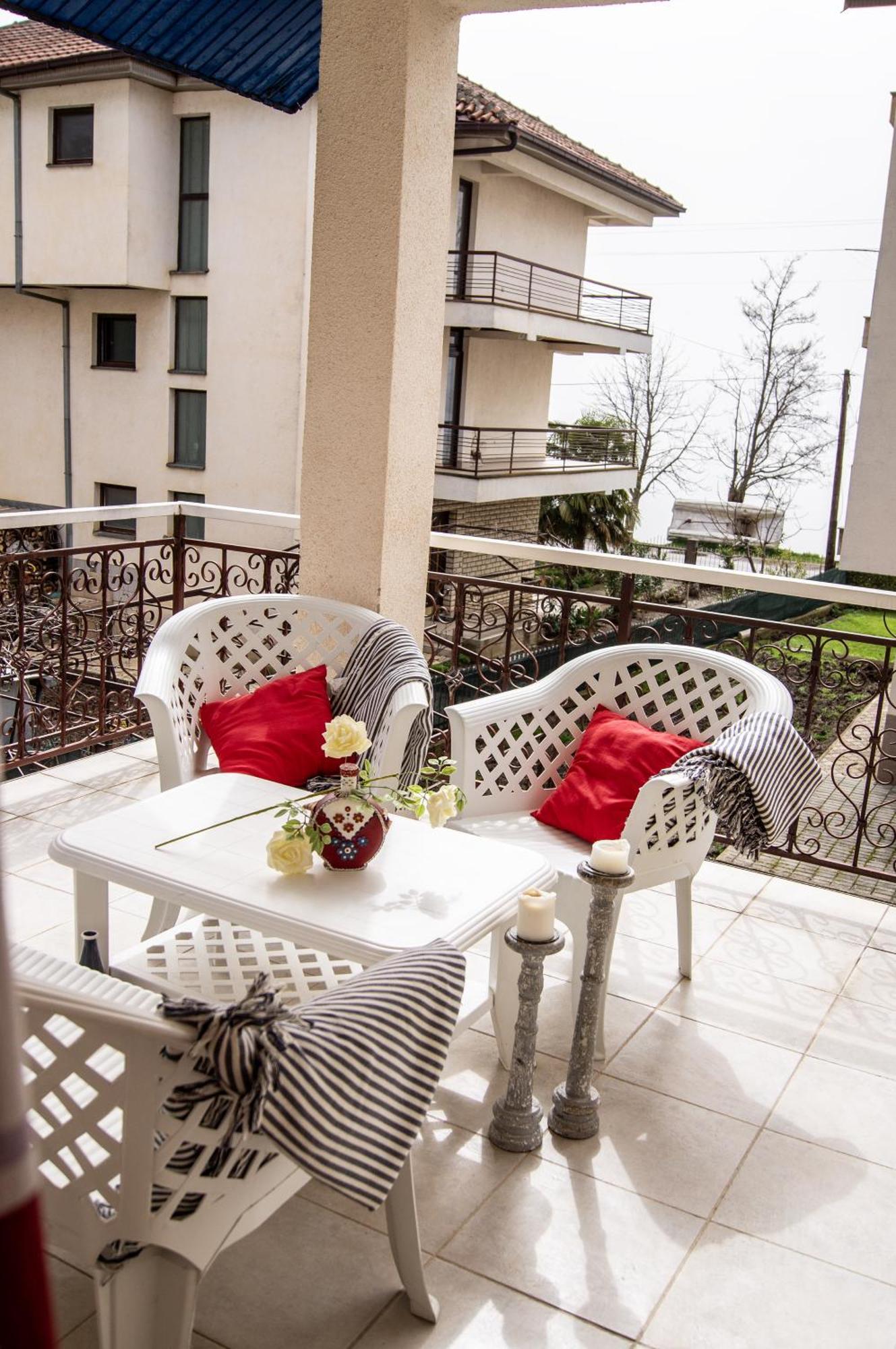 Villa Lakeview Paradise Peštani Екстериор снимка