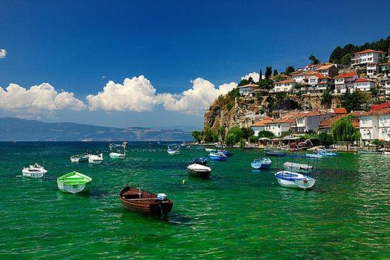 Villa Lakeview Paradise Peštani Екстериор снимка