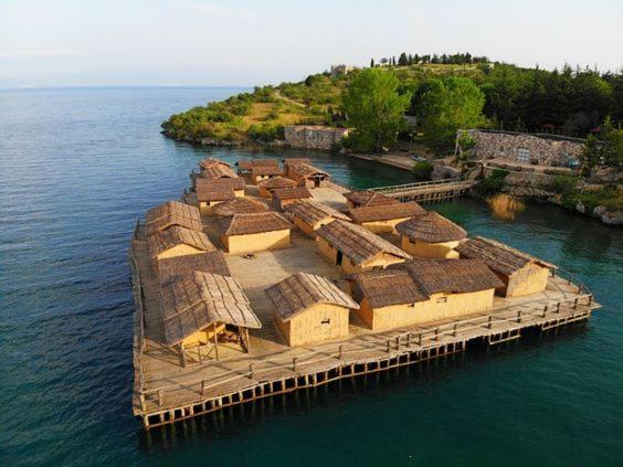 Villa Lakeview Paradise Peštani Екстериор снимка
